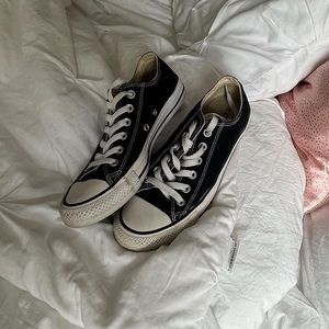Black low-top converse